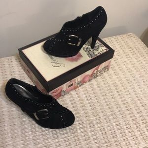 BCBG Generation booties